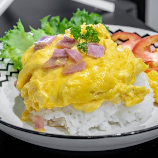 ข้าวไข่ข้นแฮม